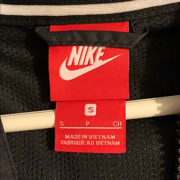 Nike Windbreaker - Picture 2 of 3